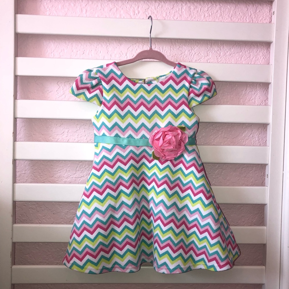Adorable, multi-color Chevron Dress💕